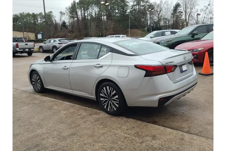 $19997 : Nissan Altima 2023 2.5 SV 4d image 8