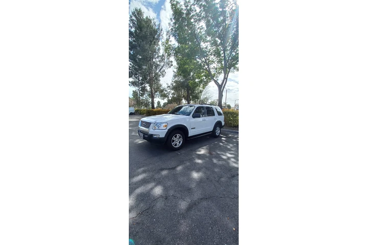 $6800 : Ford Explorer XLT 4.0 L V6 image 2