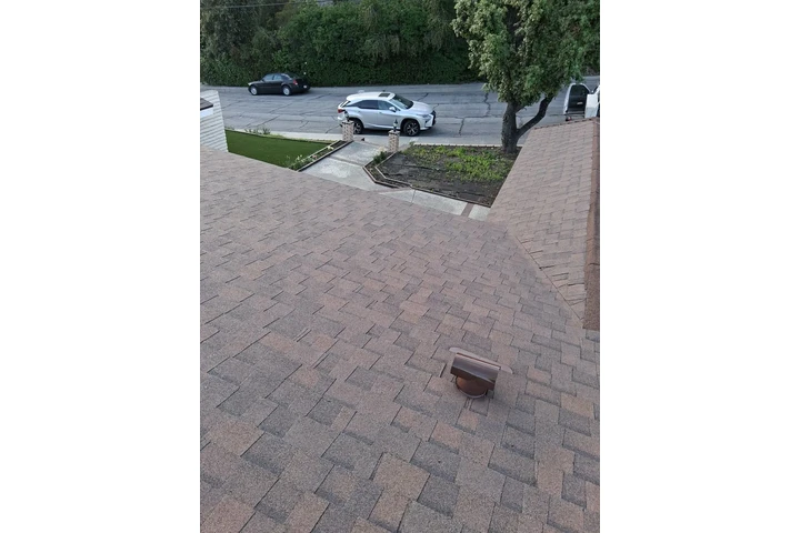 Junior's Roofing image 4