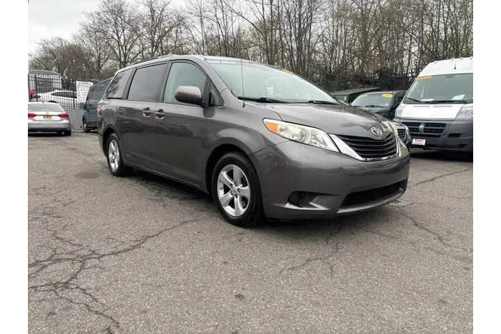 $12499 : 2013 Sienna LE 7-Passenger Au image 2