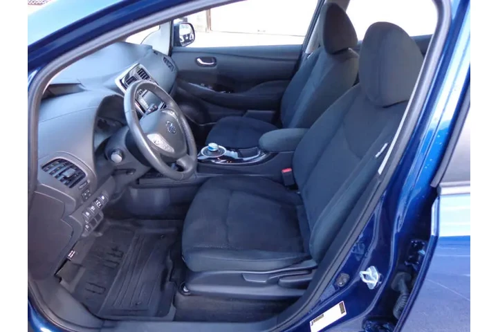 $5450 : 2017 LEAF SV image 9