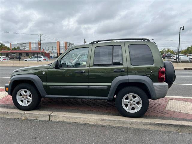 $3995 : 2006 Liberty Sport image 6