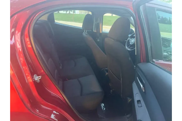 $10997 : 2019 Yaris L image 8