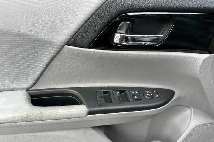 $15387 : Honda Accord 2016 LX 4dr Sed image 10