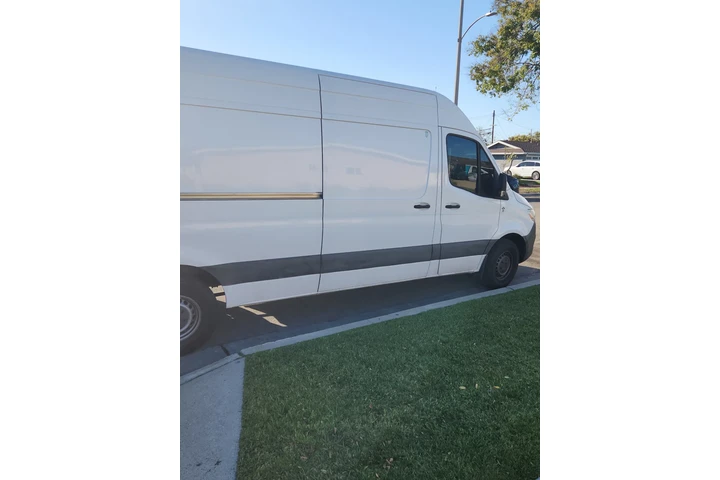 $21000 : 2021 Mercedes Cargo image 2