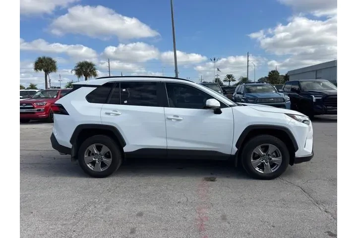 $27988 : Toyota RAV4 2025 XLE 4dr SUV image 2