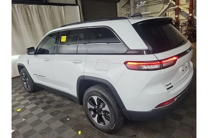 $24695 : Jeep Grand Cherokee 2023 4x4 image 4