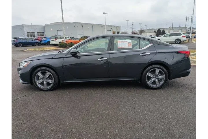 $15998 : Nissan Altima 2021 2.5 SV 4d image 9