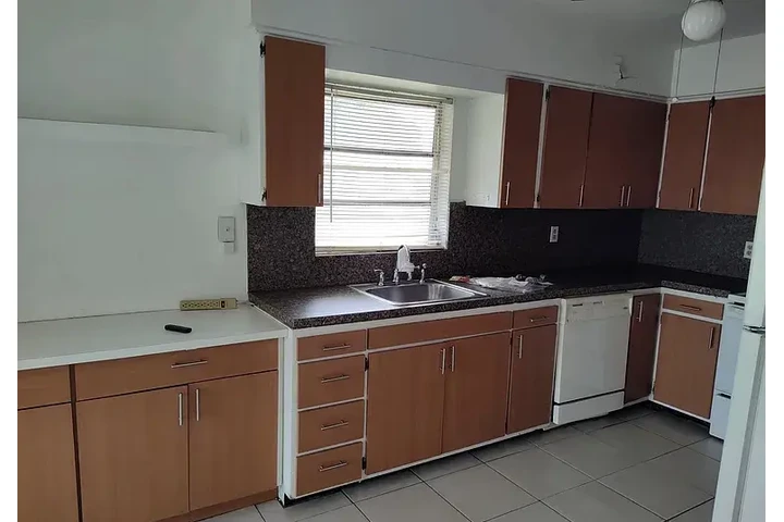 $1250 : HOUSE RENT IN AVON PARK FLORID image 10