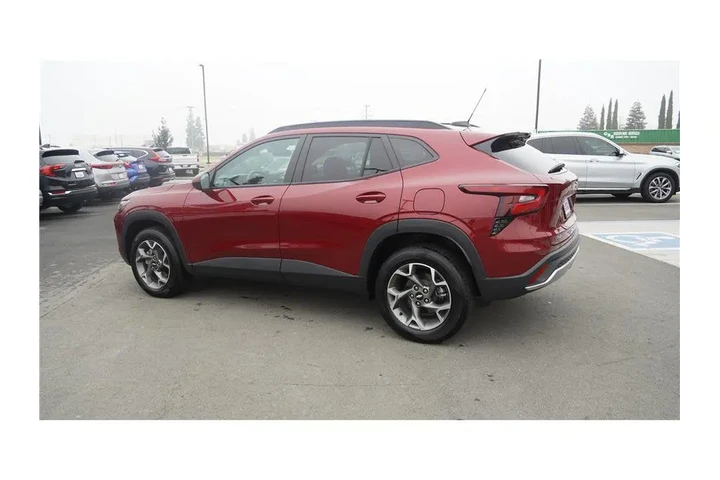 $22084 : 2025 Trax LT image 8