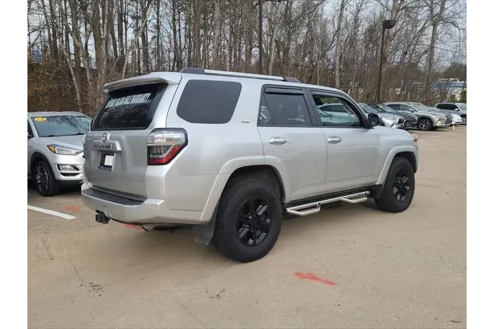 $31353 : Toyota 4Runner 2022 4x2 SR5 image 7