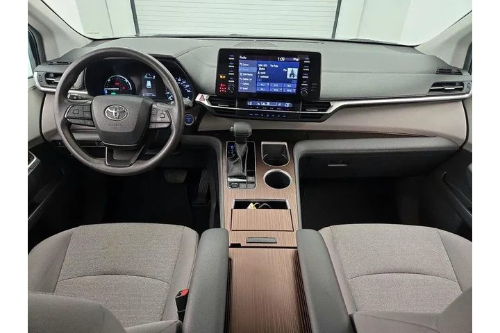 $37998 : Toyota Sienna 2024 LE 8-Pass image 9