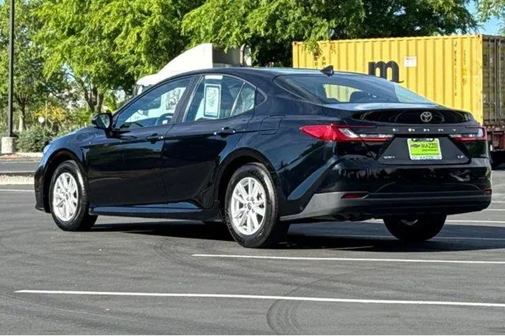$24943 : Toyota Camry 2025 SE 4dr Sed image 3