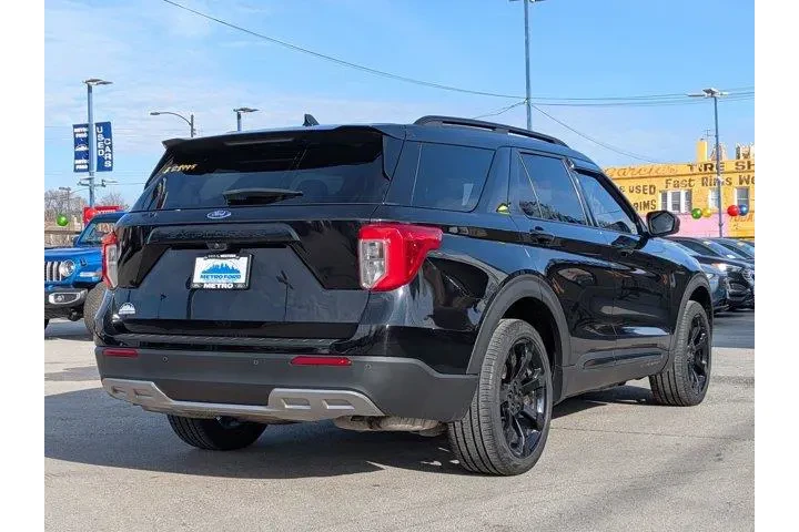 $21998 : Ford Explorer 2021 AWD XLT 4 image 4