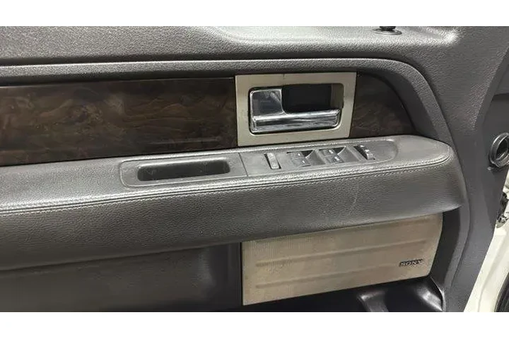 $15857 : Ford F-150 2014 4x2 Platinum image 9