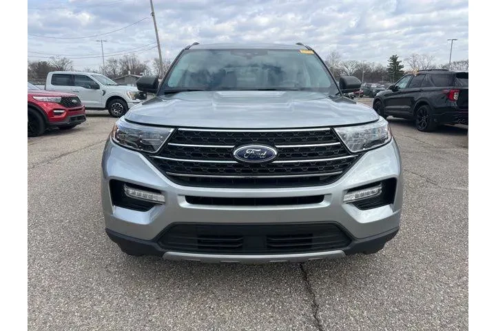 $31893 : Ford Explorer 2023 AWD XLT 4 image 2