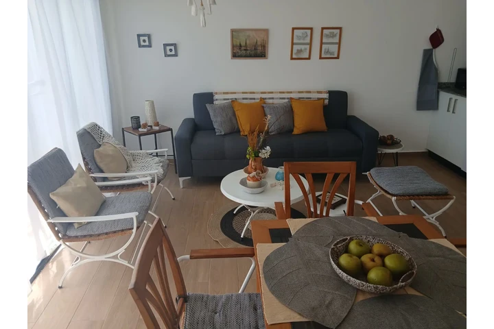 $900 : Los Corales Rent.. Long Stay! image 4