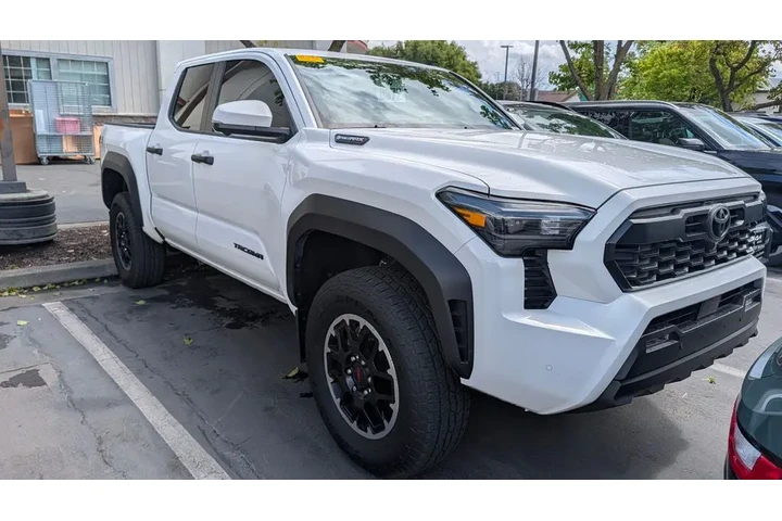 $49899 : Gold Certified 2025 Tacoma Hy image 6