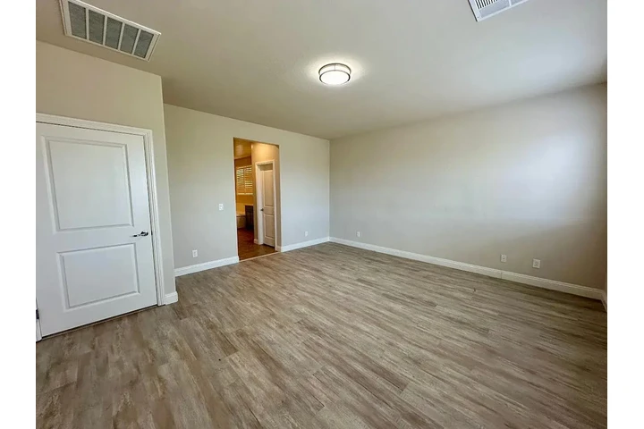 $1400 : Hogar perfecto en Las Vegas image 3