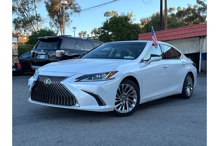 $35995 : Lexus ES 350 2021 Luxury 4dr image 2