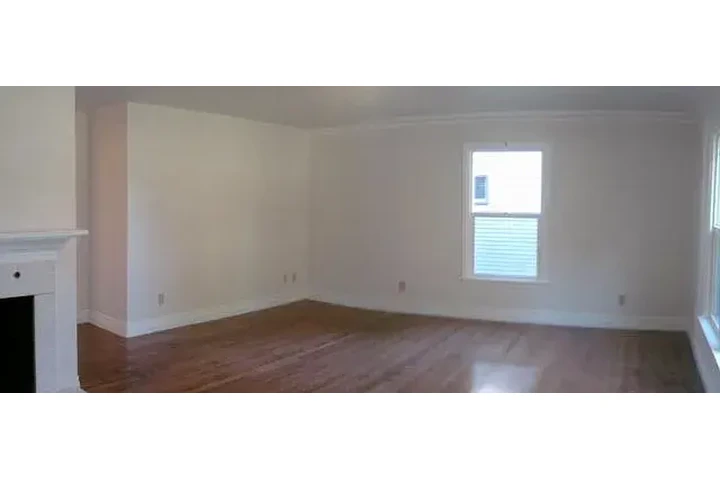 $1100 : Spacious 1BR 2BA $1100 image 3
