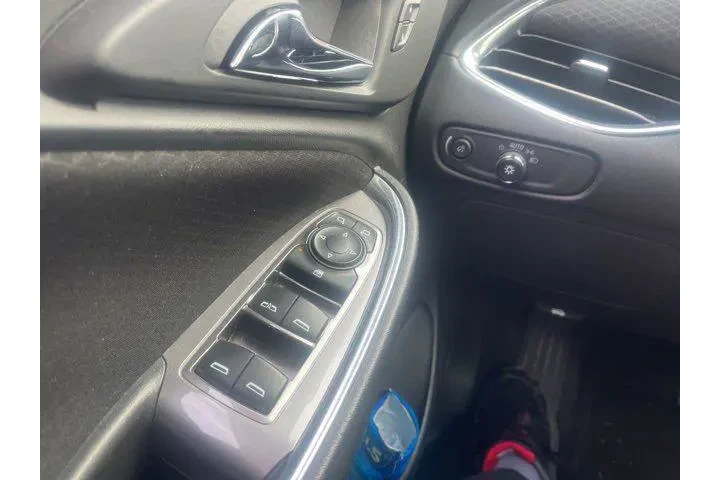 $13725 : Chevrolet Malibu 2018 Hybrid image 7