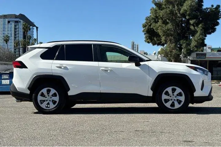 $21556 : Toyota RAV4 2019 LE 4dr SUV image 3