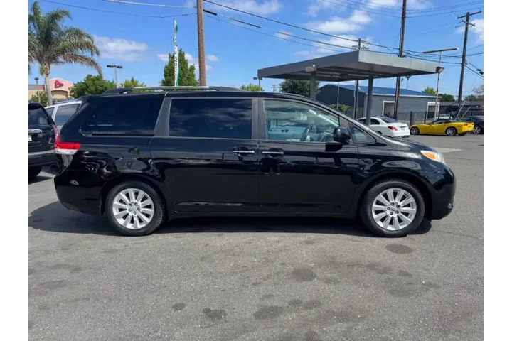 $8998 : 2011 Sienna XLE 7-Passenger image 9