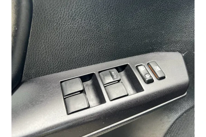 $13997 : 2018 RAV4 XLE image 10