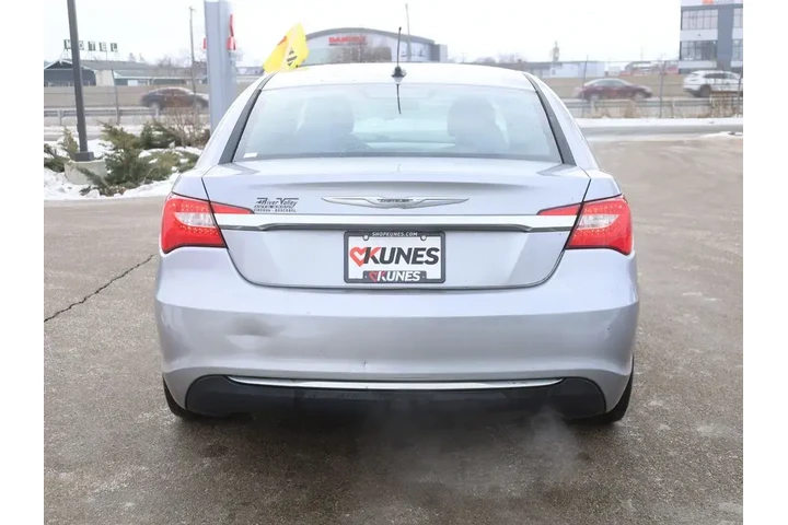 $6990 : Chrysler 200 2013 Touring 4d image 7