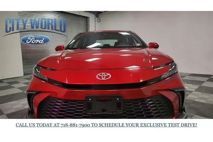 $27998 : Toyota Camry 2025 SE 4dr Sed image 3