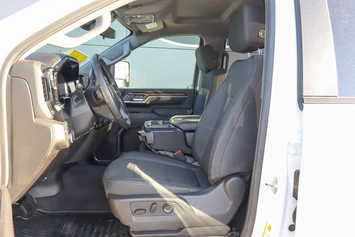 $59988 : 2025 Silverado 2500HD 4WD Cre image 7