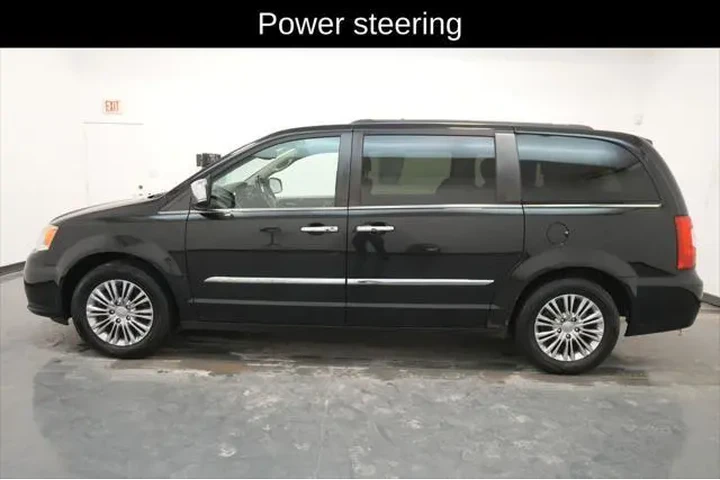 $5900 : Chrysler Town and Country 20 image 4