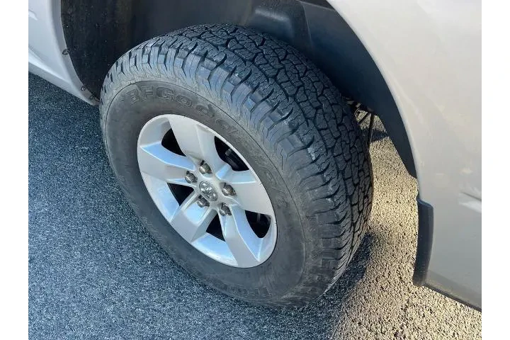 $18990 : Ram 1500 2018 4x2 Express 4d image 6