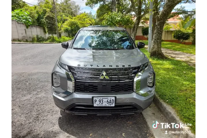 $23900 : Mitsubishi Outlander 2022 image 6