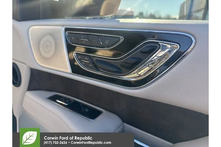 $29989 : Lincoln Navigator 2019 4x4 R image 6