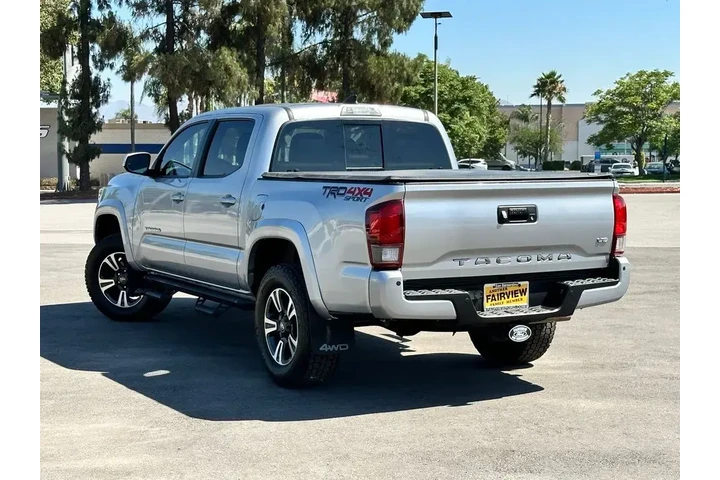 $30489 : Toyota Tacoma 2018 4x4 TRD S image 5