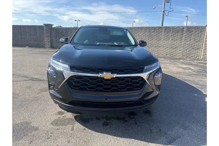 $21982 : Chevrolet Trax 2024 LS 4dr C image 2