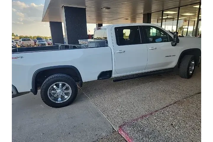 $37060 : Chevrolet Silverado 3500HD 2 image 3