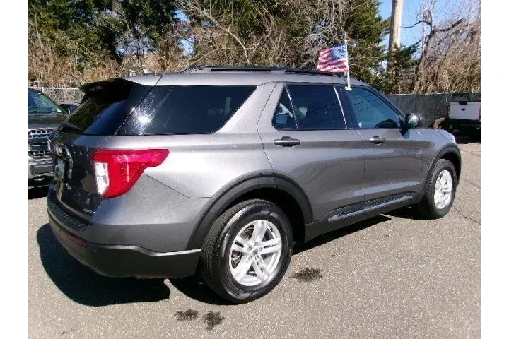 $30996 : Ford Explorer 2023 AWD XLT 4 image 6