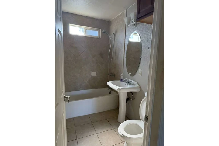 $1975 : ¡APARTAMENTOS EN RIVERSIDE! image 2