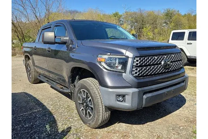 $35037 : Toyota Tundra 2018 4x4 SR5 4 image 2