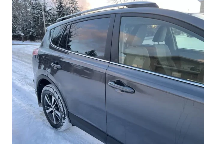 $18995 : 2017 RAV4 XLE image 8