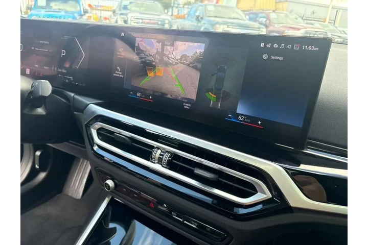 2023 BMW 3-Series 330i image 9