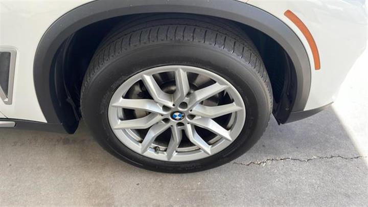 $28250 : 2019 BMW X52019 BMW X5 image 1