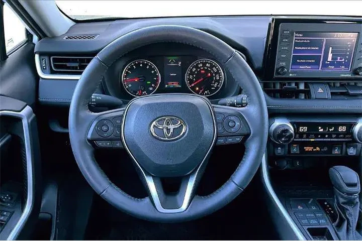 $31467 : Toyota RAV4 2022 AWD XLE 4dr image 5