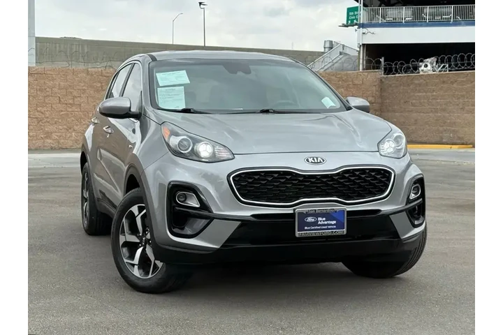 $17989 : Kia Sportage 2022 AWD LX 4dr image 2
