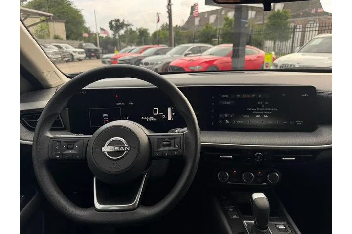 2025 Kicks SV image 9