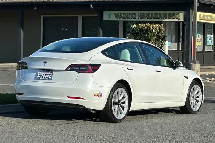 $26285 : Tesla Model 3 2023 4dr Sedan image 3