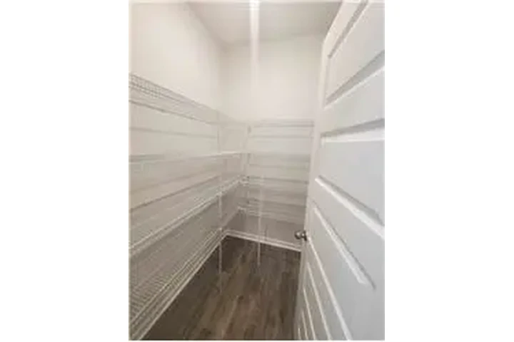 $2500 : Rental property with 5 bedro image 3